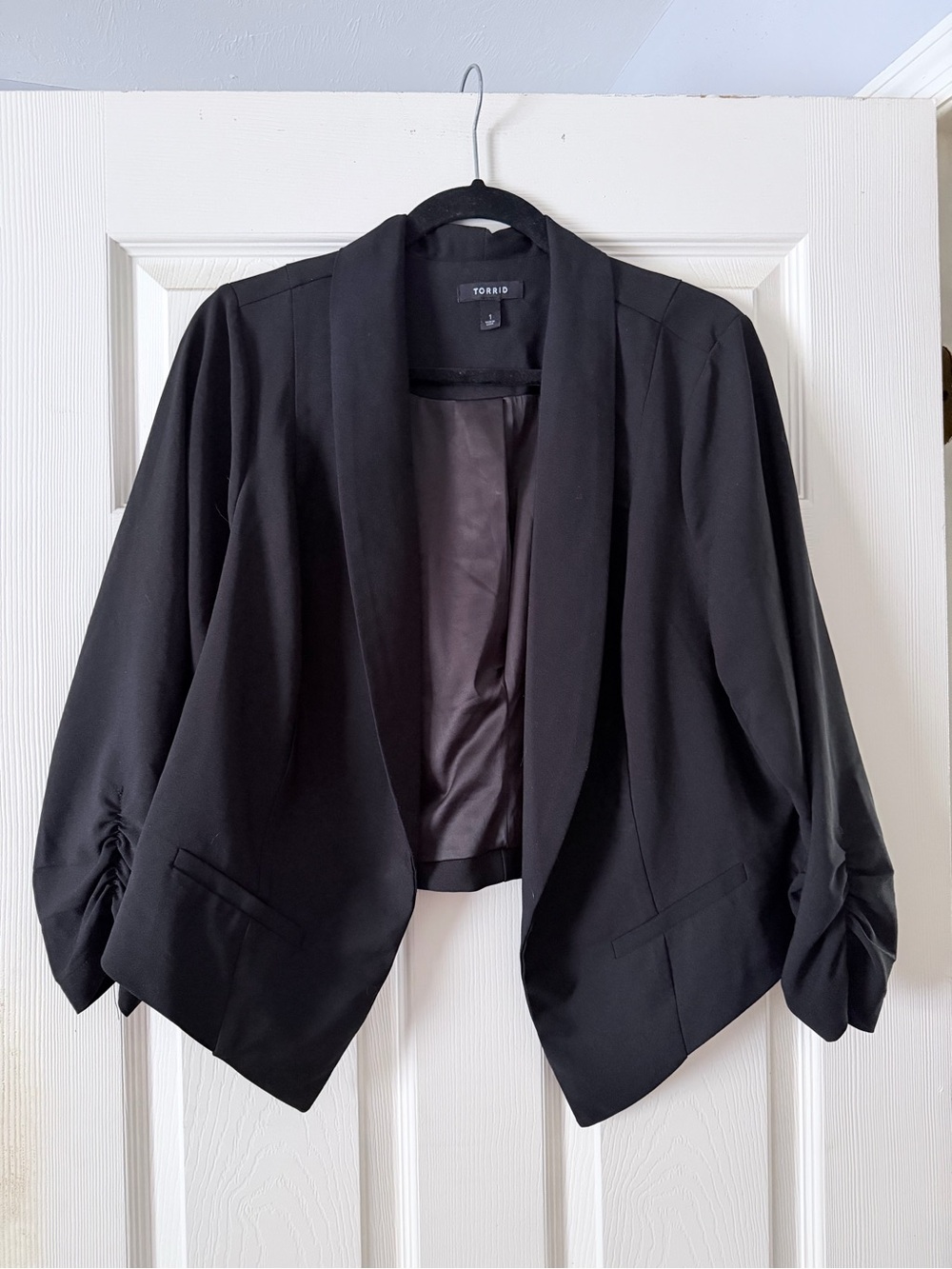 torrid Black Cropped Open-Front Ruched-Sleeve Blazer